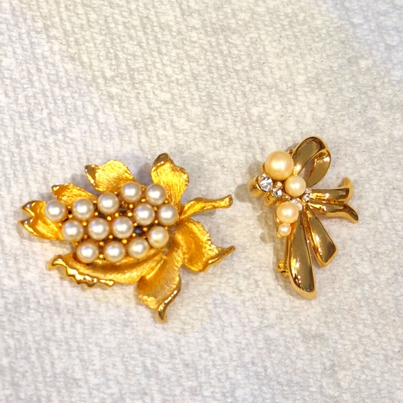 Bundle of Gold Tone‎ Pearl Brooches - Picture 1 of 5